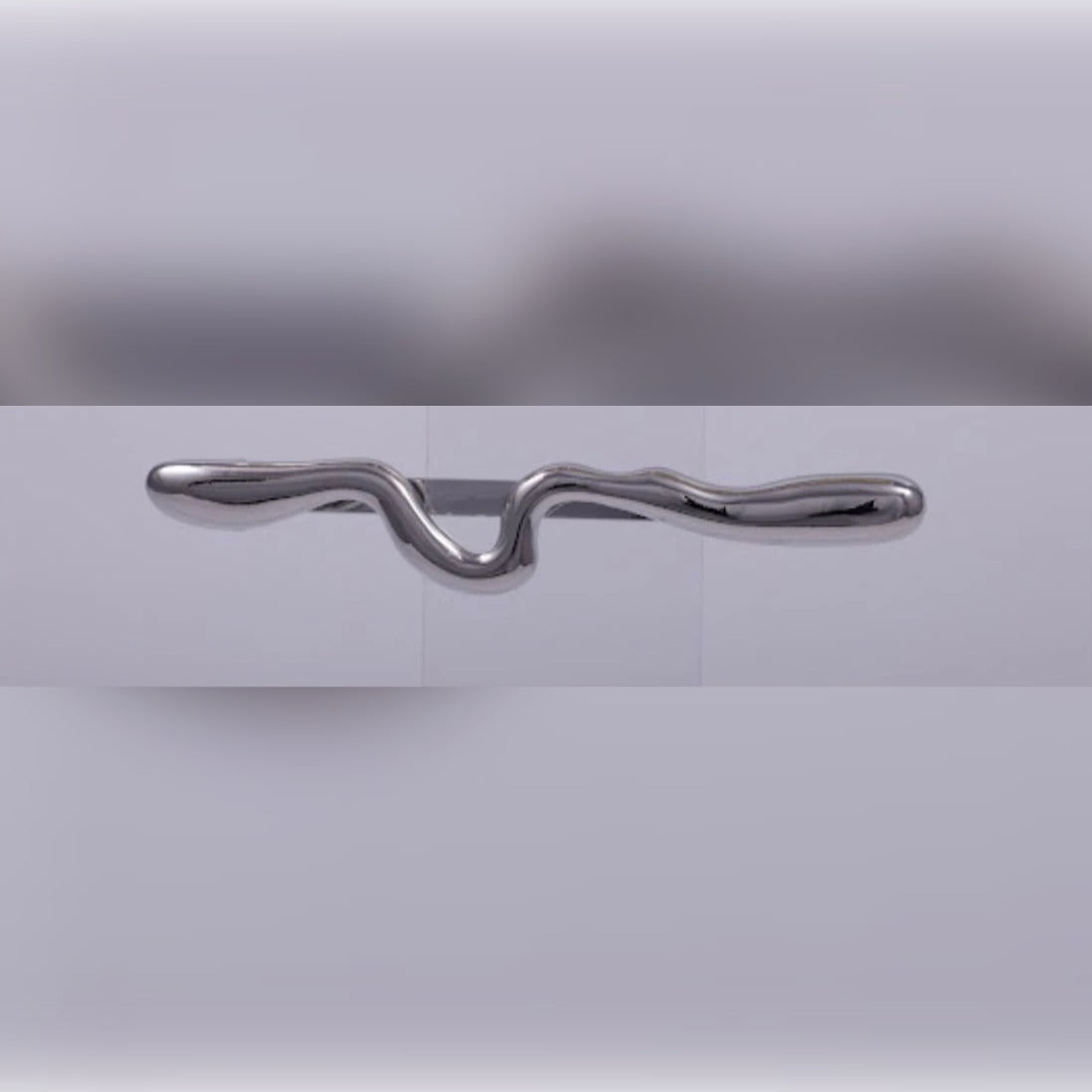 Sculptural Wavy Metallic Barrette | Vybe Global Store - Image 4