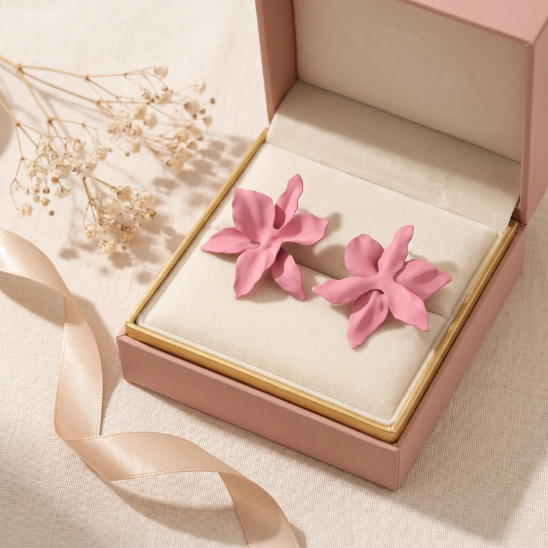 Gift box: Flower Statement Stud Earring