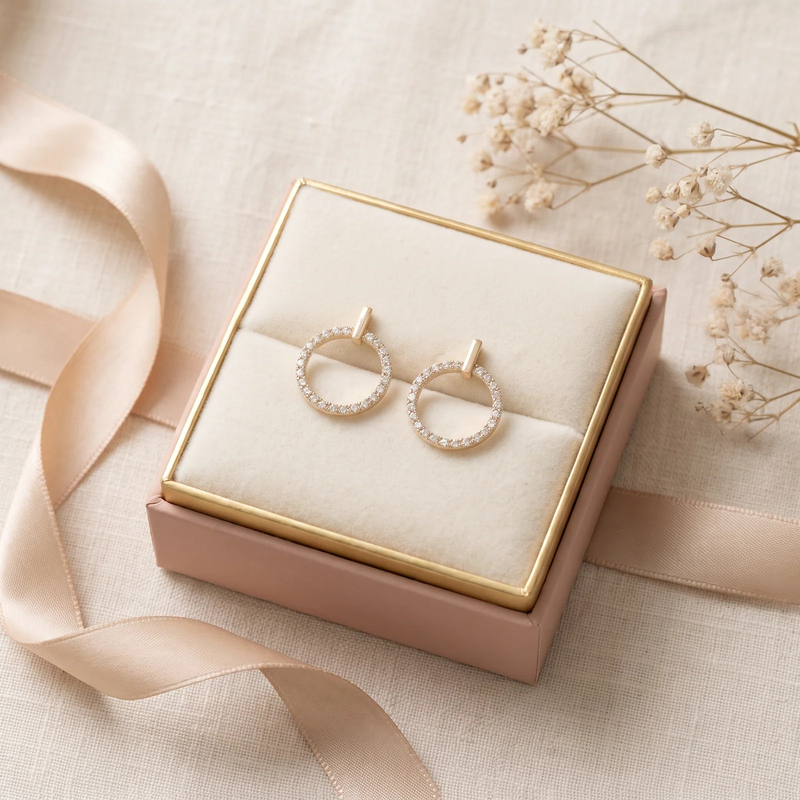 Gift box: Halo Circle Bar Studs