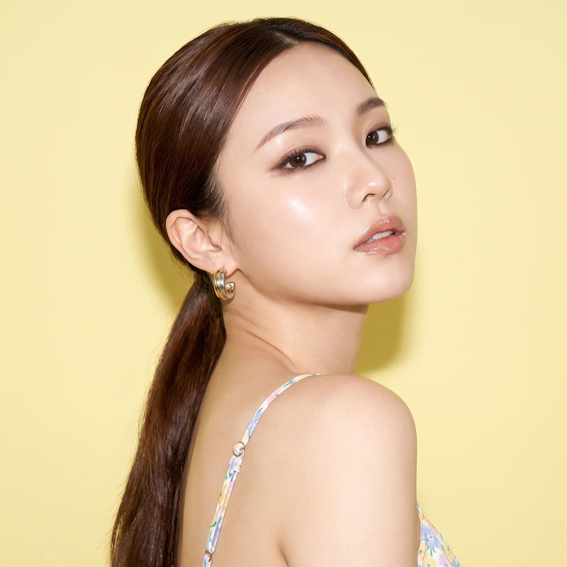Model wearing Two-Tone Chunky Hoop Earrings