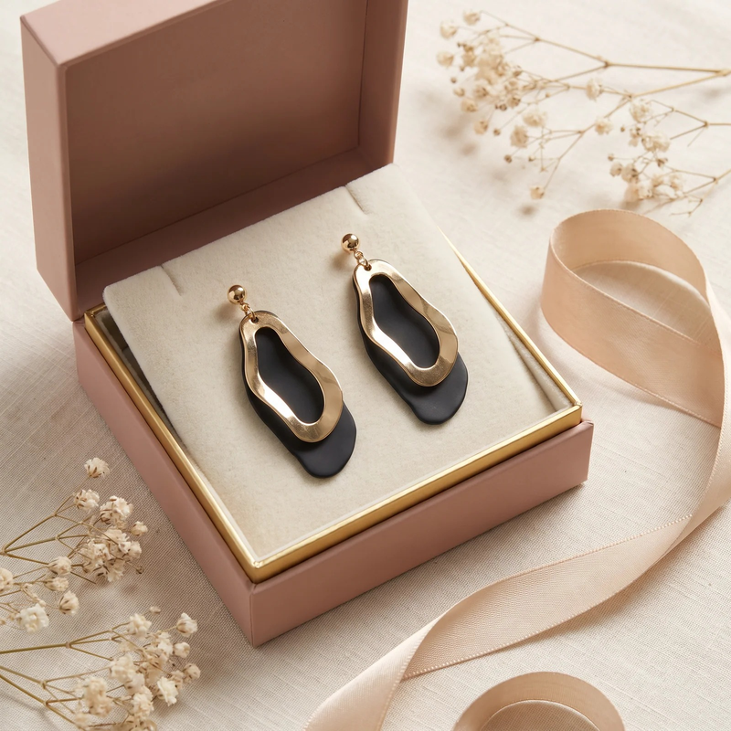 Gift box: Sculptural Undulating Open Hoop Earrings