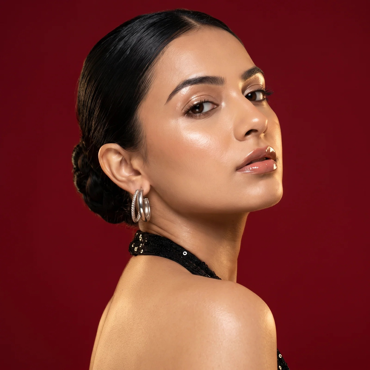 Model wearing Rope Trim Hoop Earrings