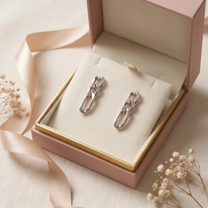Gift box: Gold Chunky Chain Link Earrings