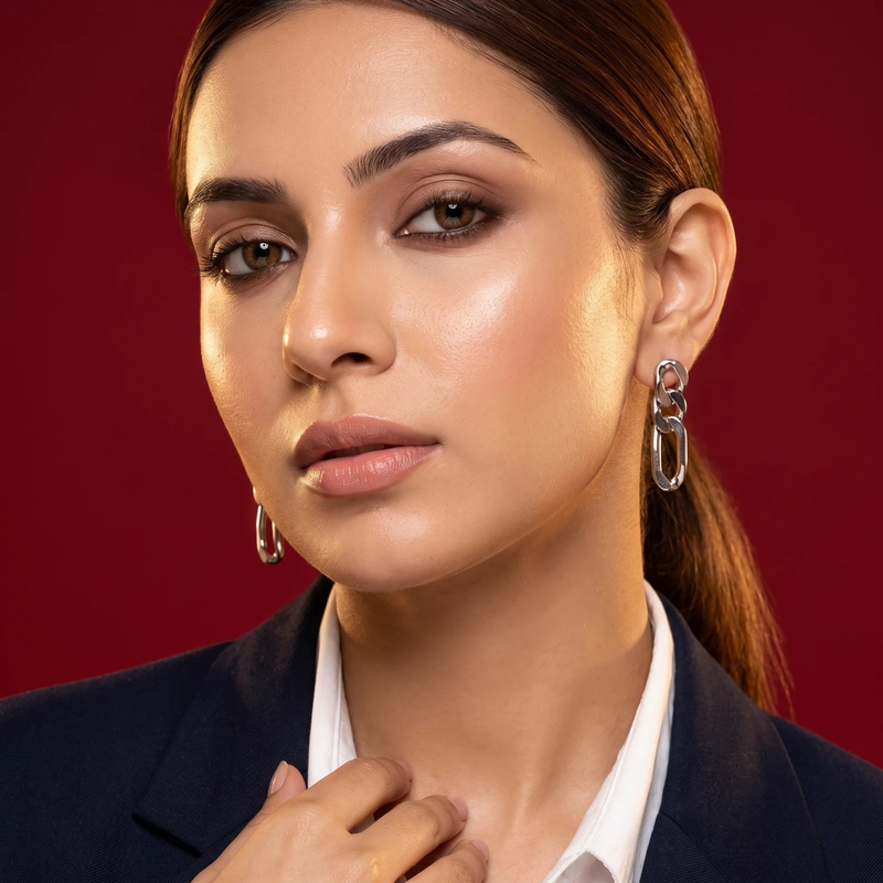 Model wearing Gold Chunky Chain Link Earrings