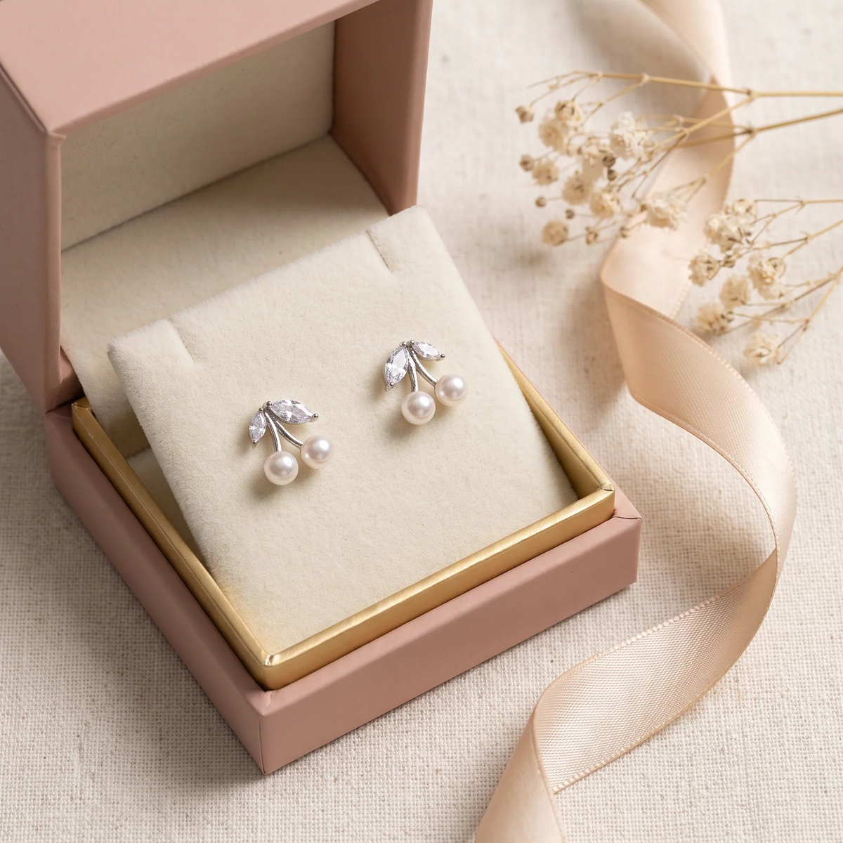 Gift box: Cherry Pearl Studs