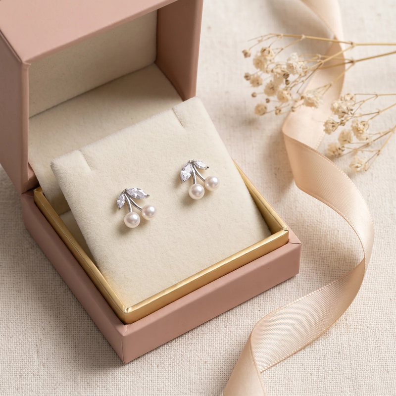 Gift box: Cherry Pearl Studs