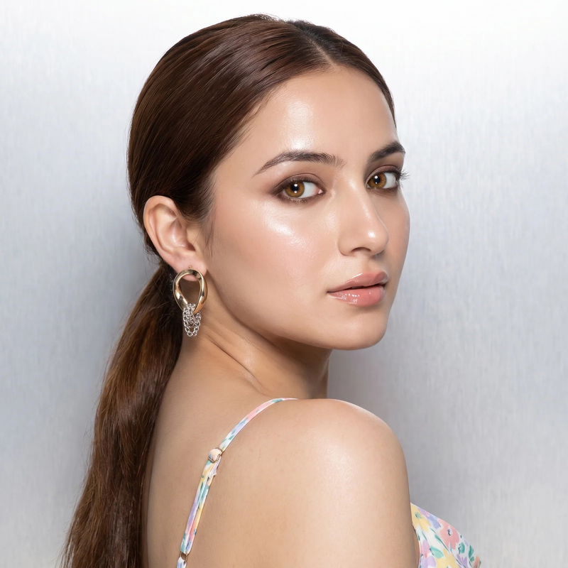 Model wearing Teardrop Loop Chain Tangle Earrings