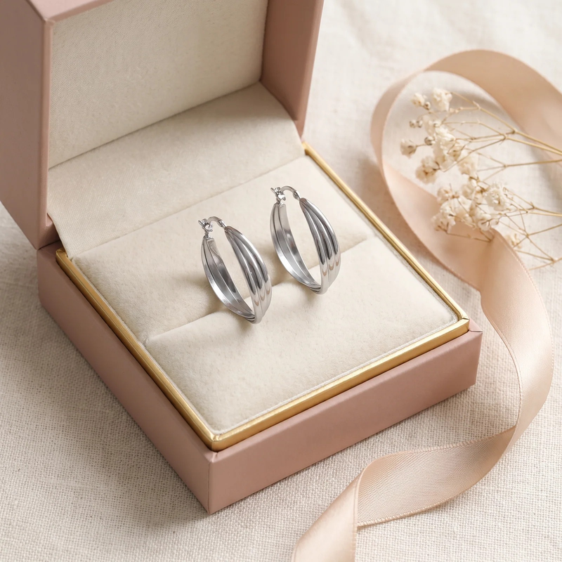 Gift box: Luna Ribbed Hoop Earrings