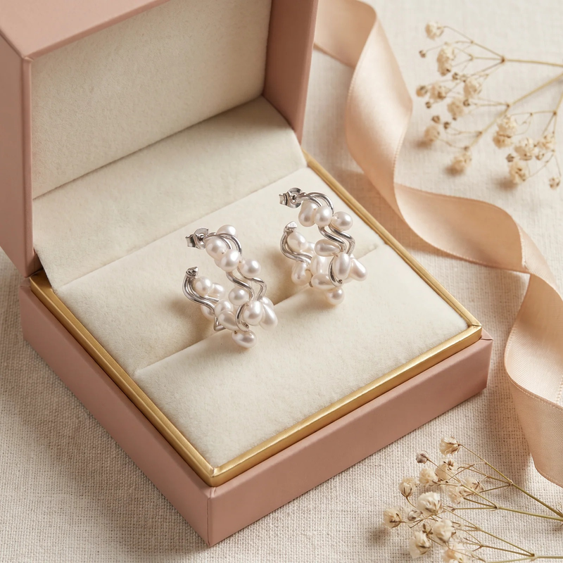 Gift box: Pearl Cluster Wave Hoop Earrings
