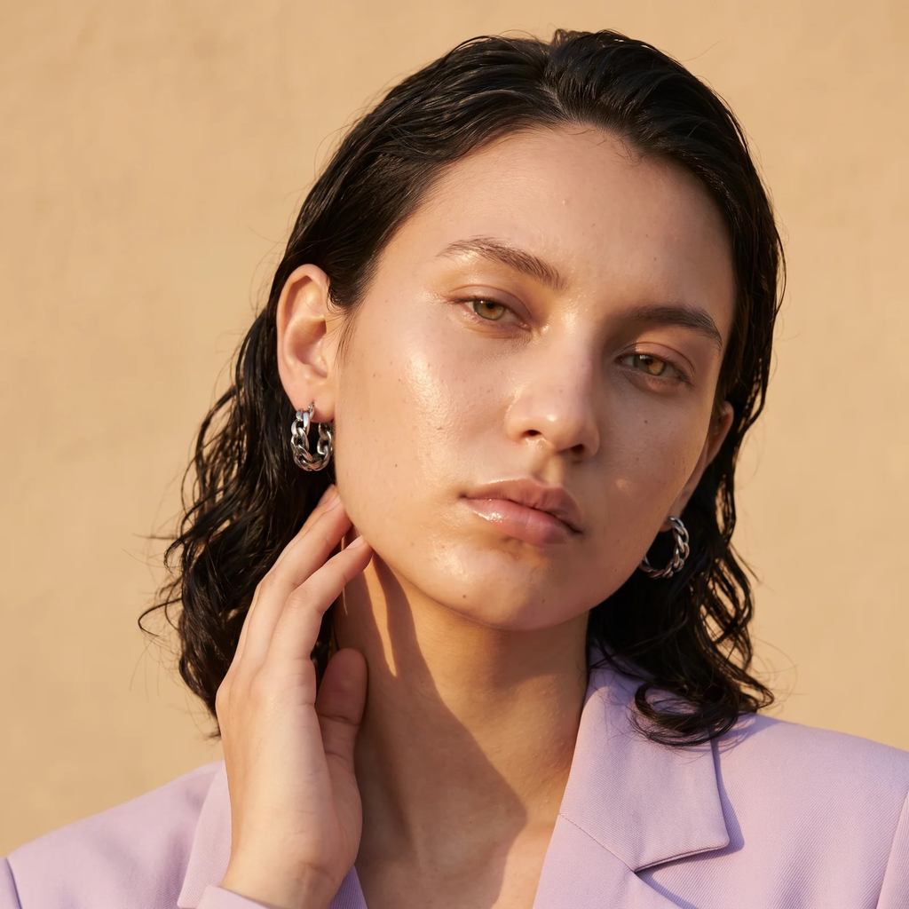 Model wearing Silver Woven Chain Huggie Hoop Earrings