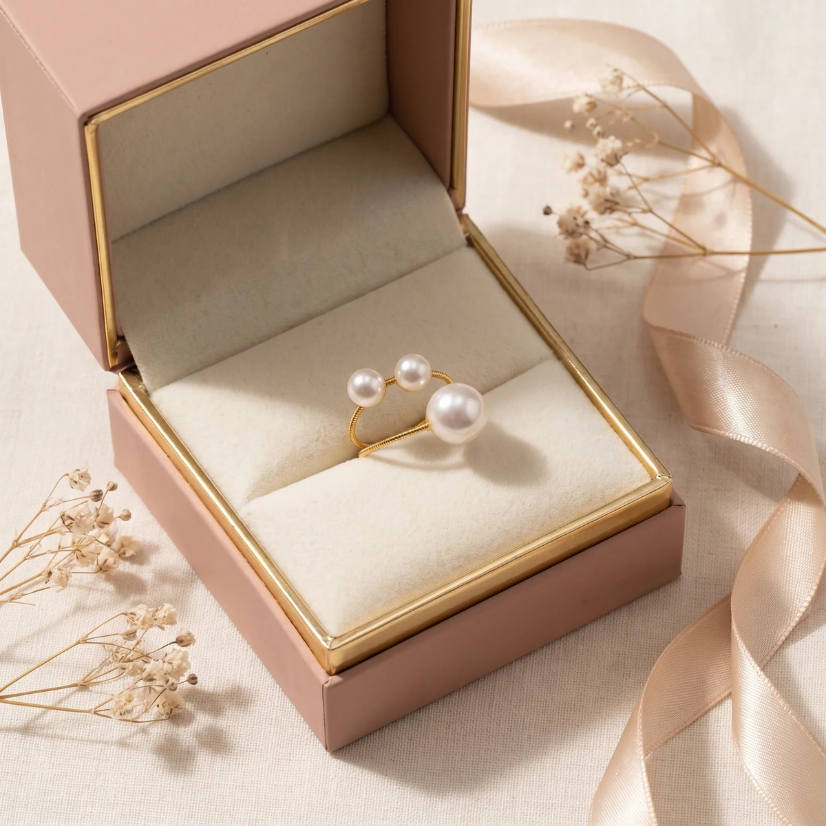 Gift box: Triple Pearl Open Ring