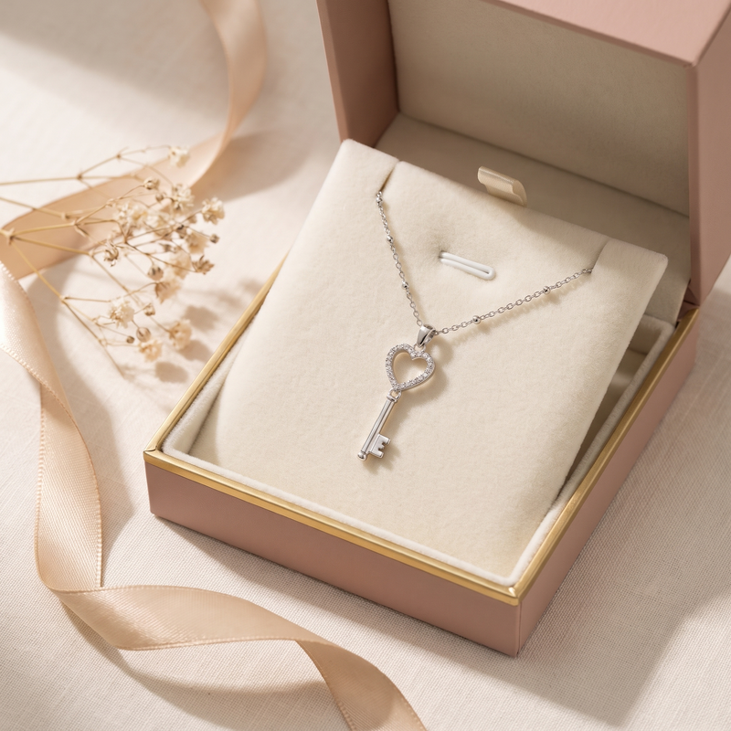 Gift box: Heart & Key Pendant Necklace