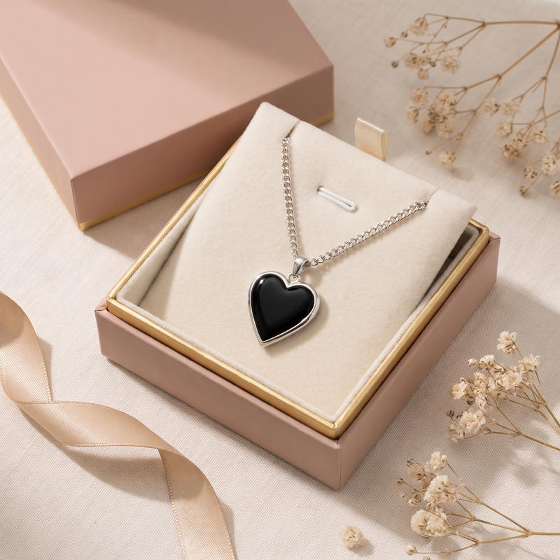 Gift box: Black Heart Pendant Chain