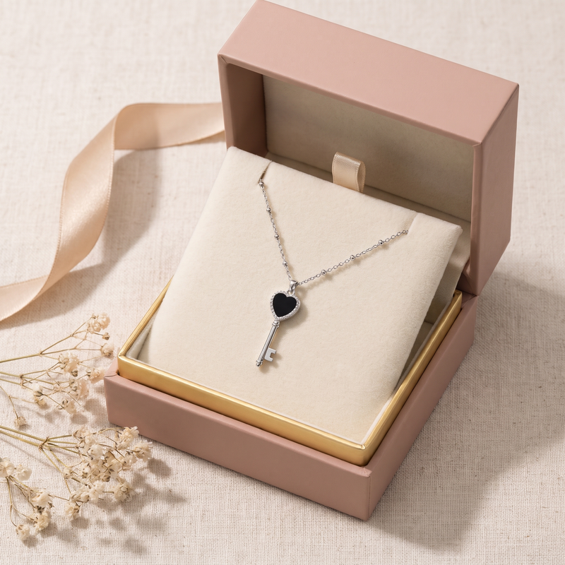 Gift box: Black Heart Key Pendant Chain