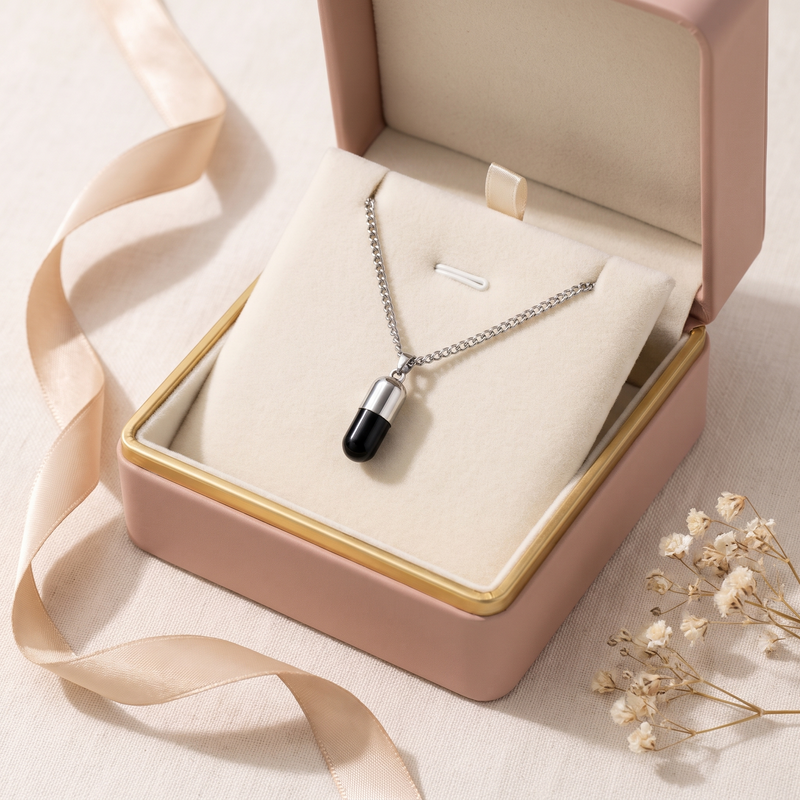 Gift box: Black Capsule Pendant Chain