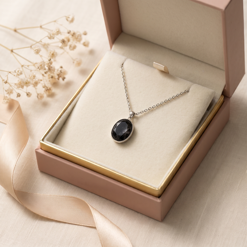 Gift box: Black Oval Pendant Chain
