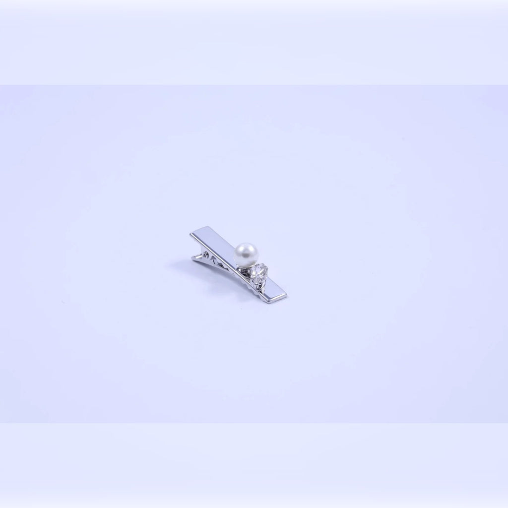 Crystal & Pearl Alligator Hair Clip | Vybe Global Store - Image 4