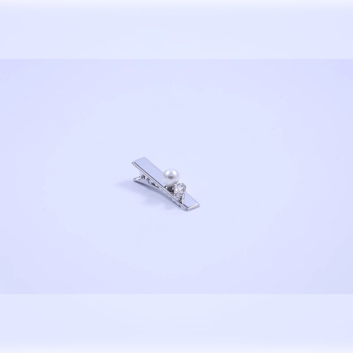 Crystal & Pearl Alligator Hair Clip | Vybe Global Store - Image 4